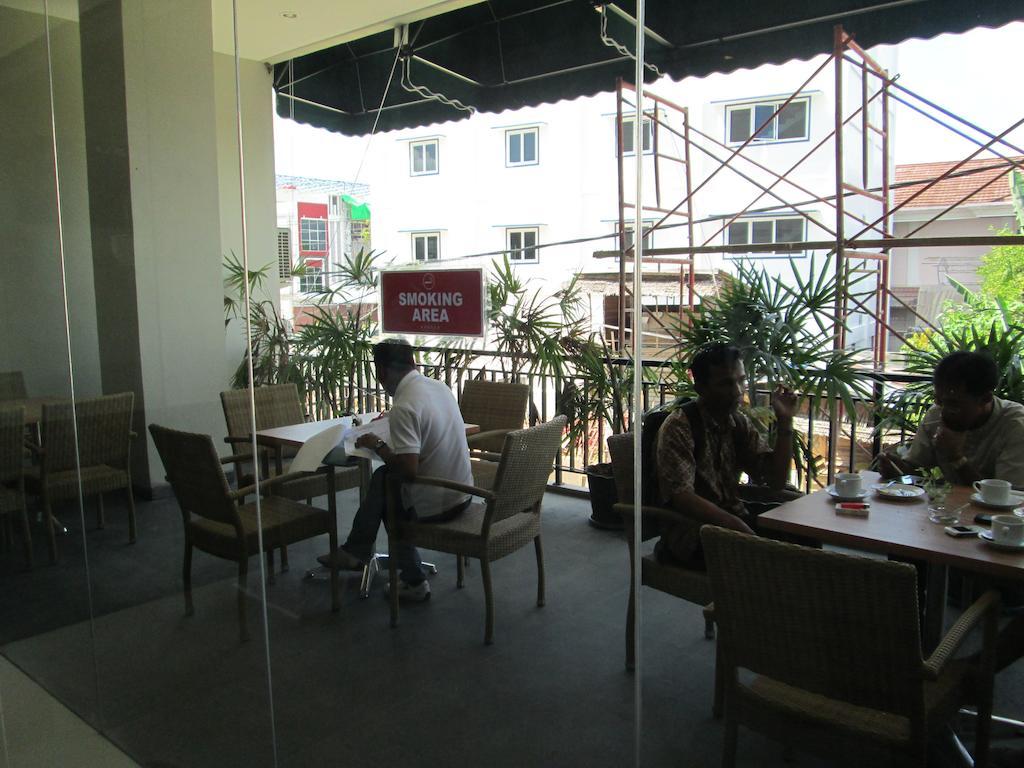 Borneo Hotel Pontianak Exteriör bild